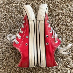 Red Low Top Converse Women's 6 Chuck Taylor Classic